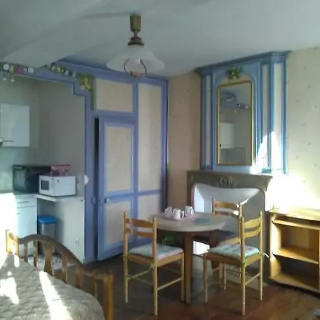 ベッド・アンド・ブレックファスト D'hotes Les Clematites En Cotentin