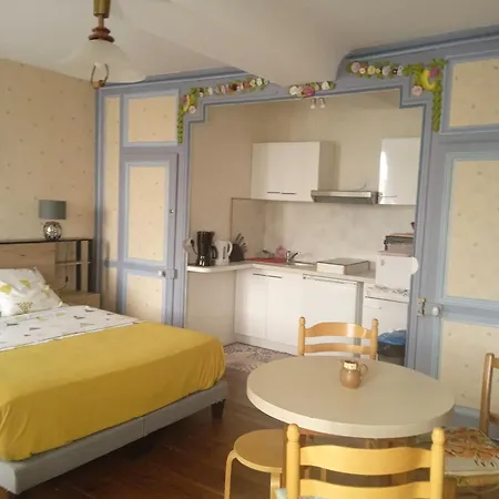 D'hotes Les Clematites En Cotentin Bed and Breakfast 3*
